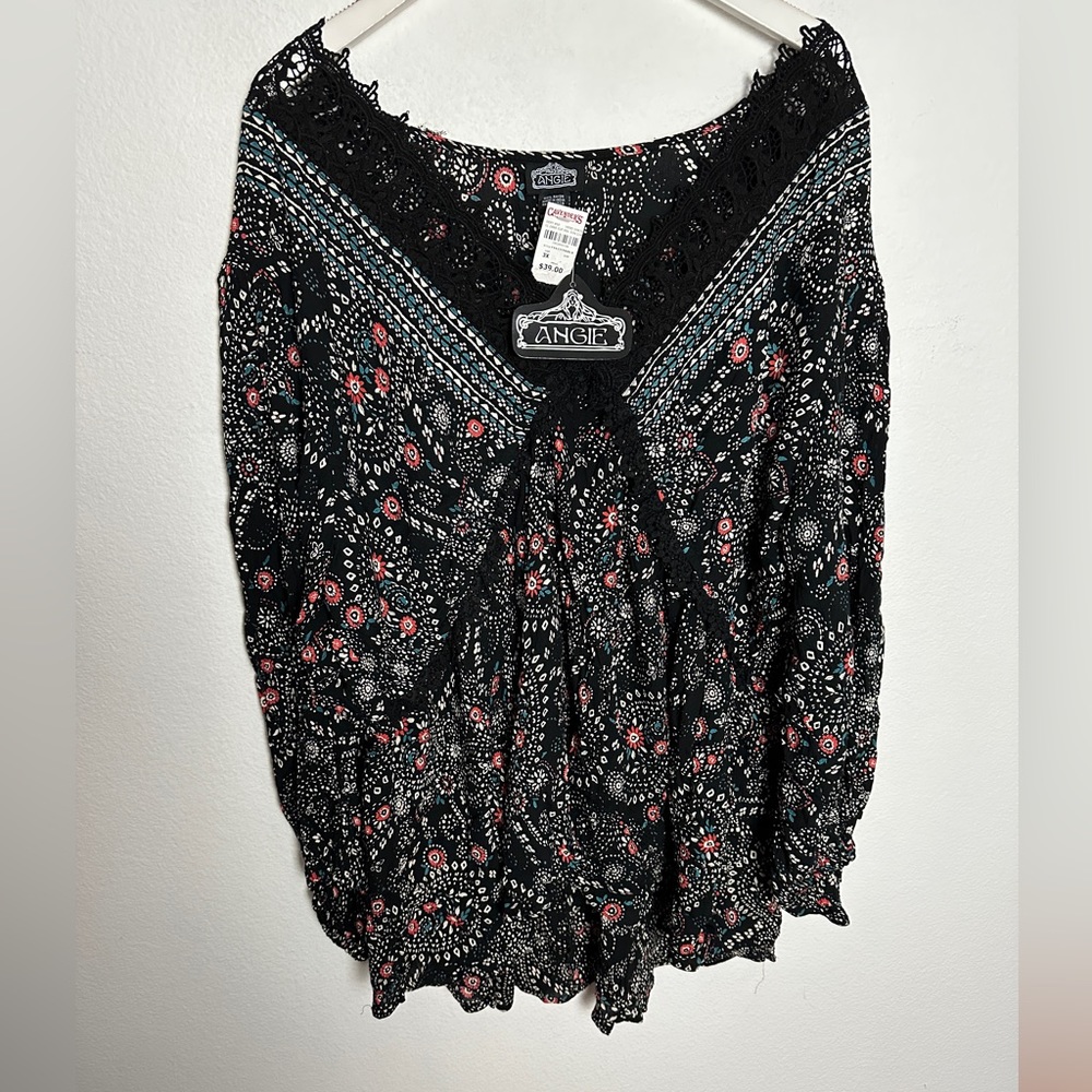 NEW Angie Black laced V-neck long sleeve floral paisley print top Women Size 3X